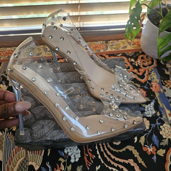 AZALEA WANG - Picture 2 of 7